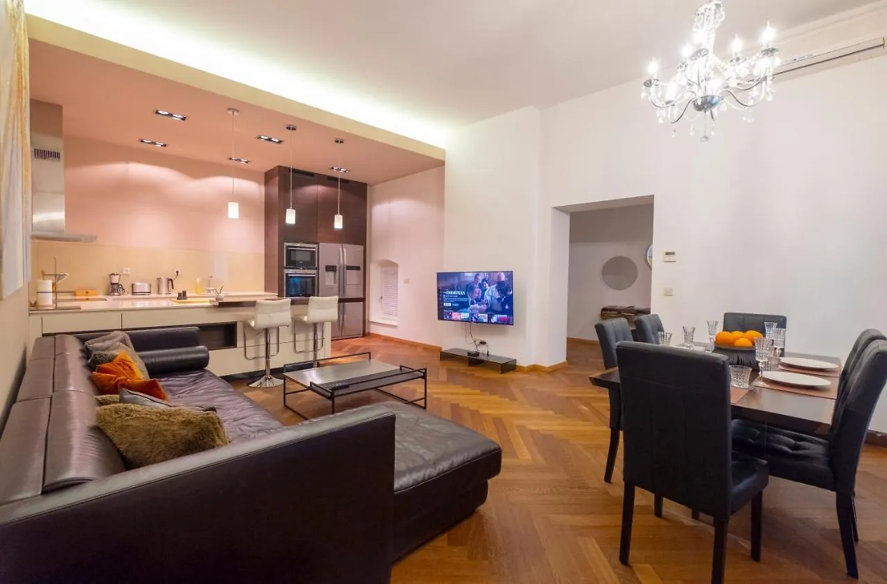 Address Deluxe Downtown Apartman Ljubljana Szlovénia